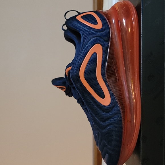NIKE AIR MAX 720 - Picture 2 of 6